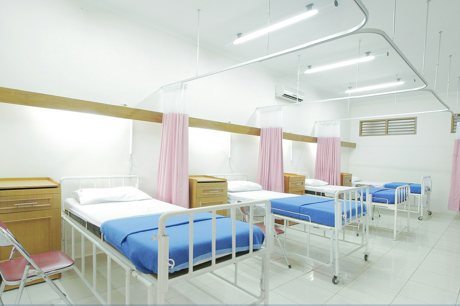 Comprehensive employer-sponsored medical insurance protecting the entire family in the United States